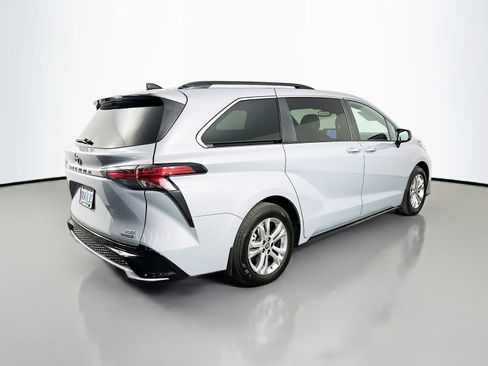 Used 2023 Toyota Sienna XSE w/ XSE Plus Package AWD/4WD image 7