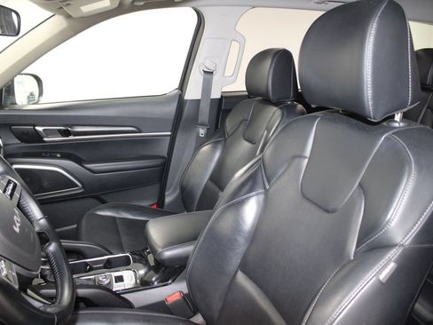 Used 2025 Kia Telluride S FWD image 14