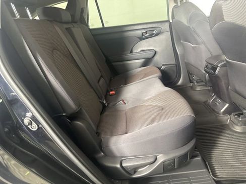 Used 2023 Toyota Highlander LE AWD/4WD image 25