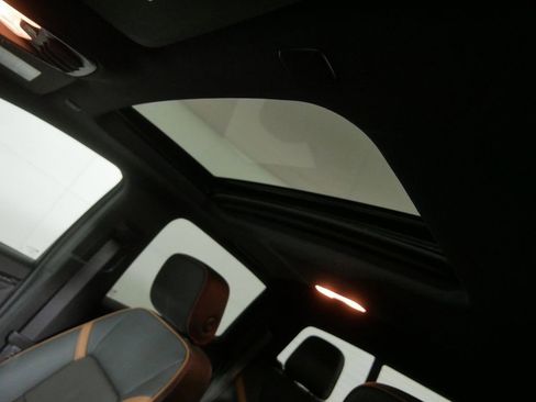 Used 2025 GMC Canyon AT4 w/ Technology Plus Package AWD/4WD image 15