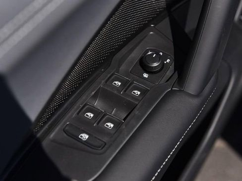 New 2026 Volkswagen Tiguan SE R-Line image 8