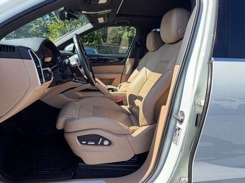 Used 2021 Porsche Cayenne AWD/4WD image 11
