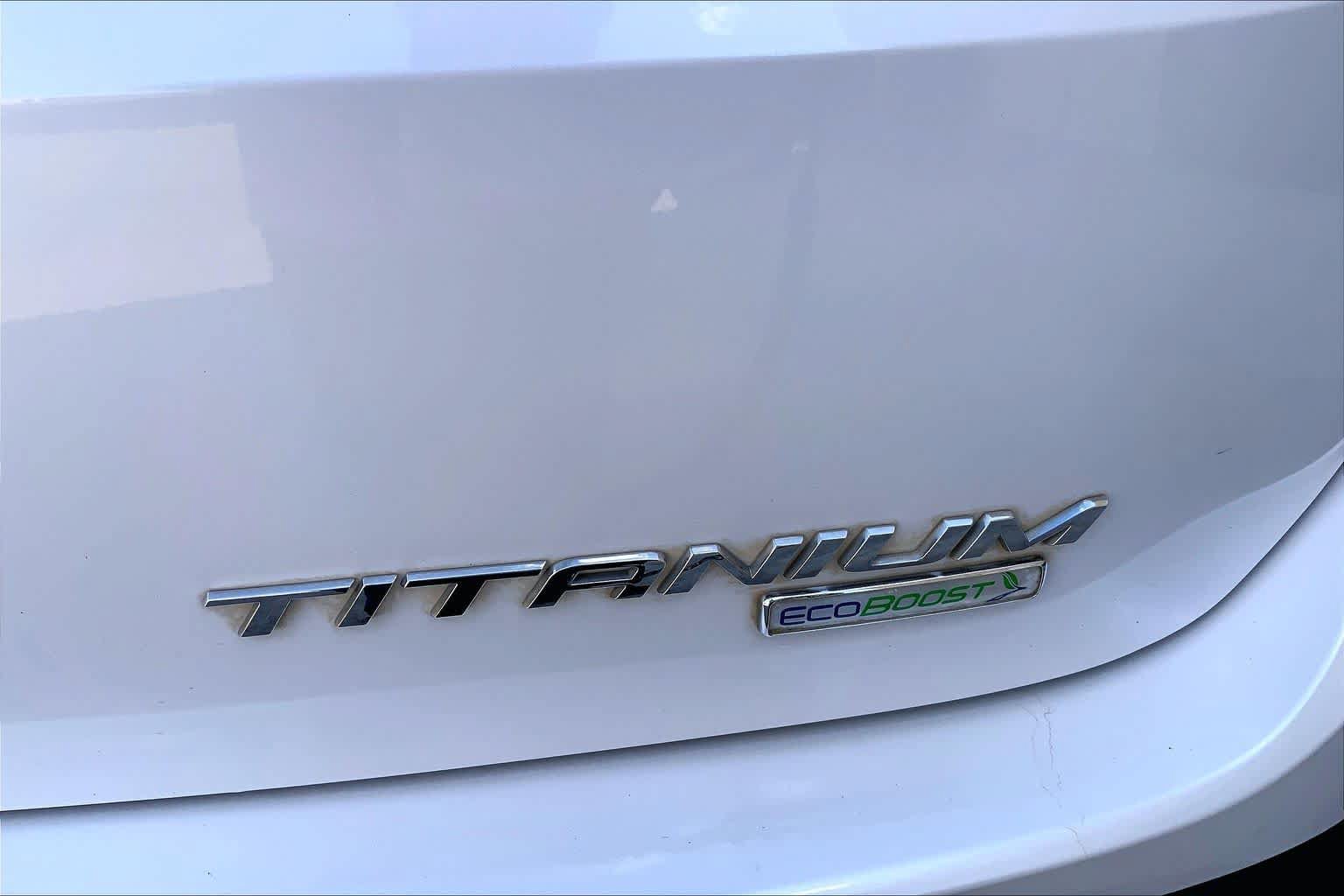 Used 2017 Ford Edge Titanium w/ Technology Package FWD image 9