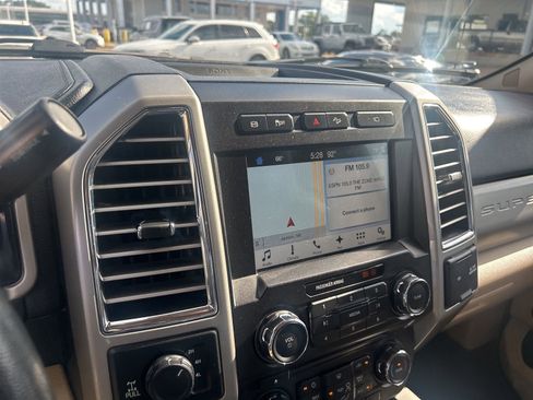 Used 2017 Ford F250 Lariat w/ Lariat Value Package AWD/4WD image 2