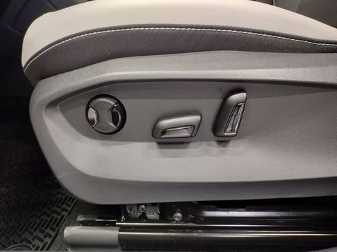 New 2026 Volkswagen Taos SE AWD/4WD image 21