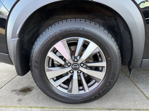 Used 2022 Nissan Pathfinder SL image 9