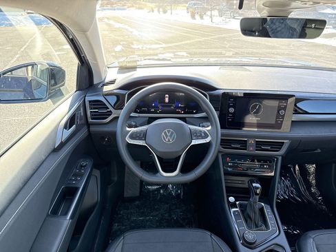 New 2026 Volkswagen Taos SE image 16