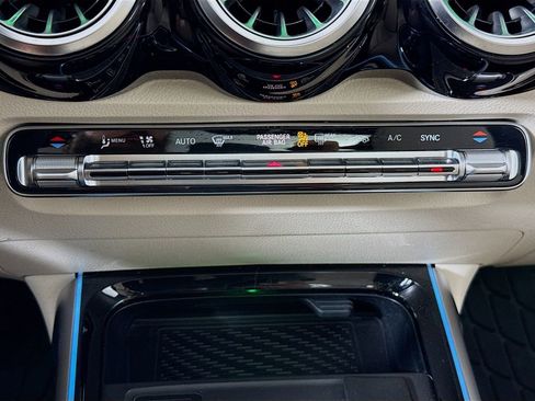 Used 2024 Mercedes-Benz GLB 250 4MATIC image 15