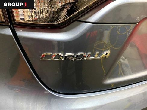 Used 2021 Toyota Corolla LE image 9