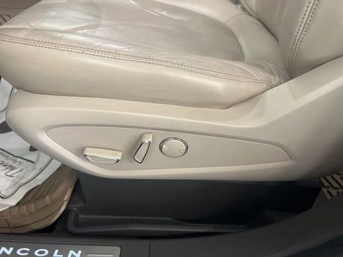 Used 2017 Lincoln MKX Reserve w/ Enhanced Security Package image 10