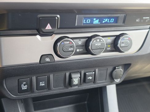 Used 2022 Toyota Tacoma SR5 w/ Technology Package RWD image 21