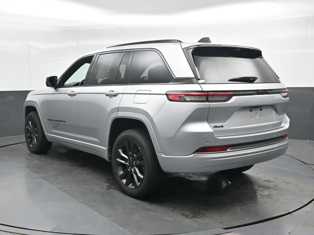 Used 2026 Jeep Grand Cherokee Limited AWD/4WD image 9