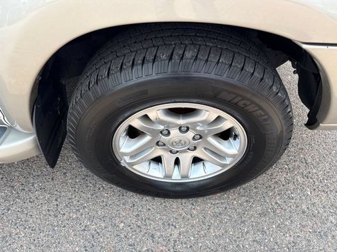 Used 2004 Toyota Sequoia SR5 AWD/4WD image 15