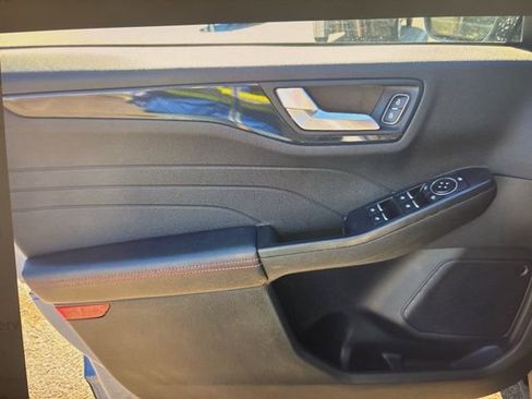 Certified 2025 Ford Escape ST-Line image 9