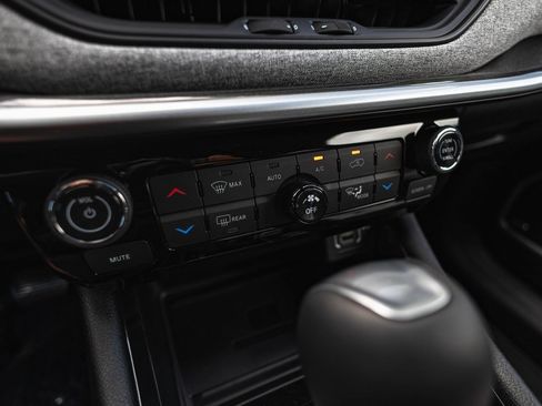 New 2024 Jeep Compass Latitude w/ Sun and Sound Group image 14