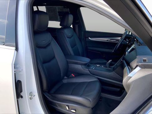 Certified 2024 Cadillac XT6 Luxury FWD image 9