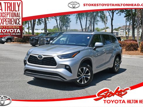 Certified 2025 Toyota Highlander XLE image 1