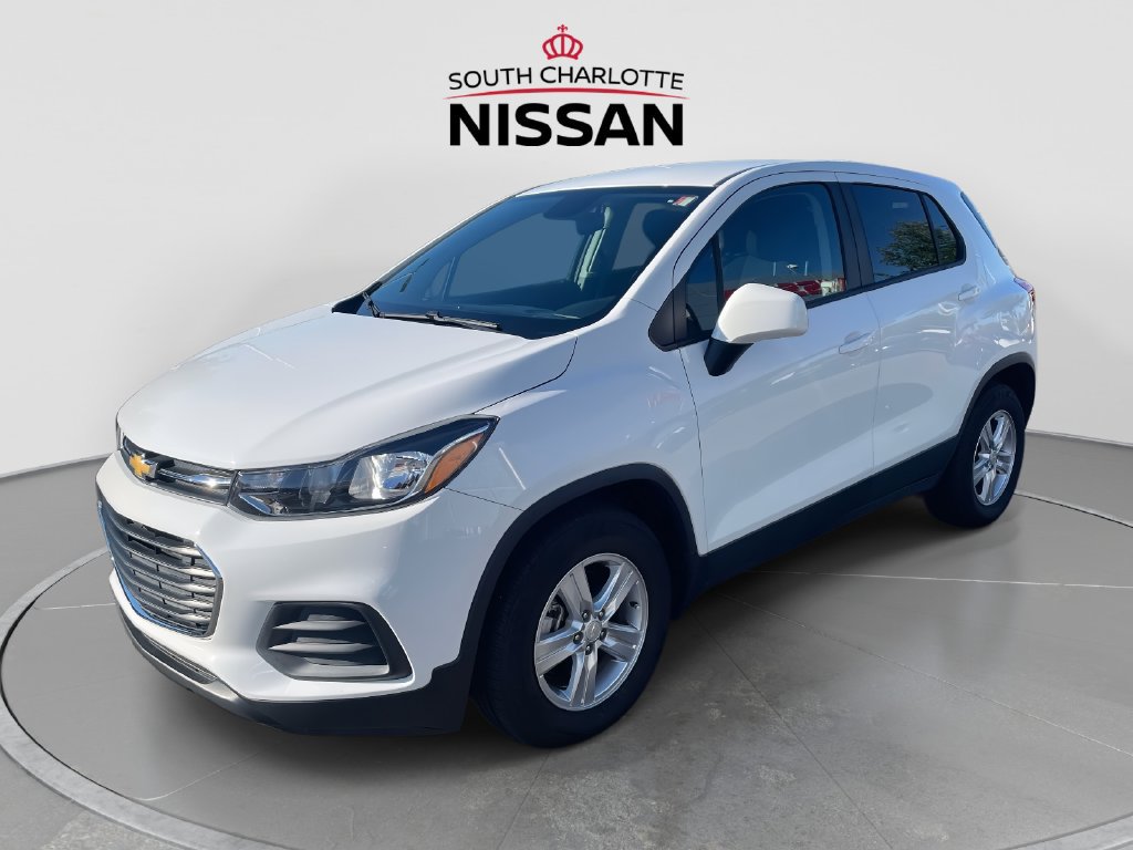 Used 2022 Chevrolet Trax LS w/ Tint and Cruise Package FWD image 3