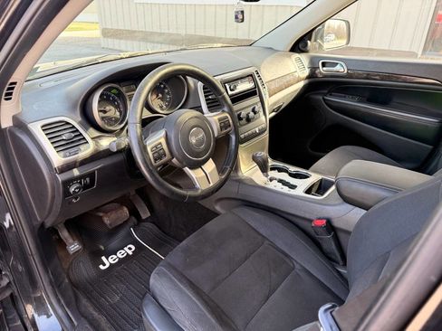 Used 2013 Jeep Grand Cherokee Laredo w/ Laredo E Group image 9