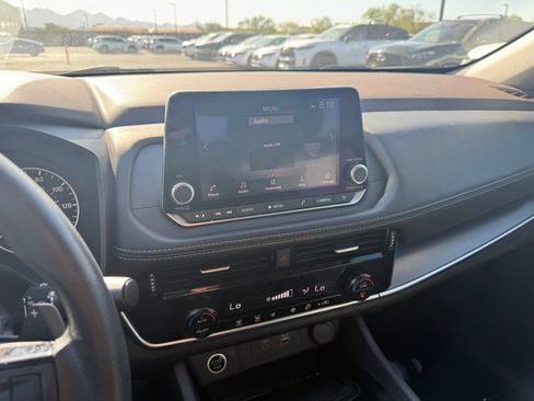 Used 2022 Nissan Rogue SV FWD image 21