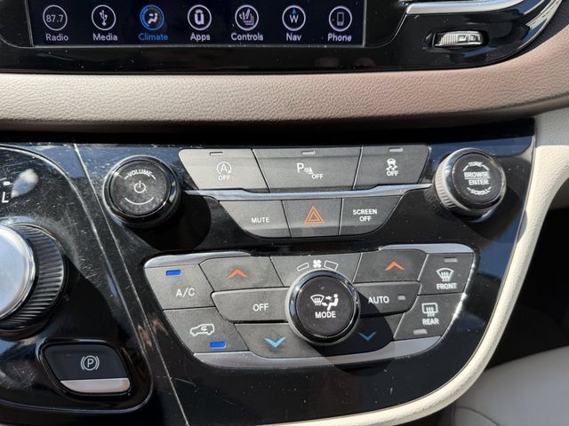 Used 2018 Chrysler Pacifica Touring-L Plus FWD image 20