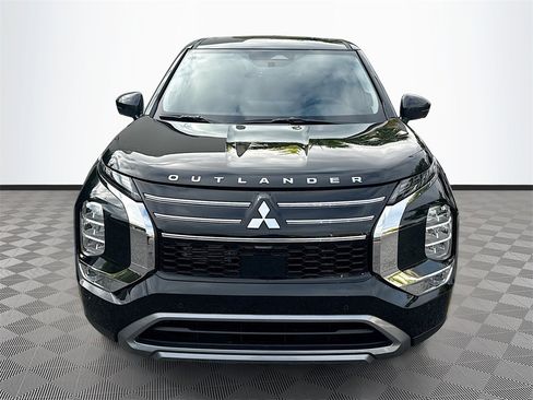 New 2026 Mitsubishi Outlander SE image 2