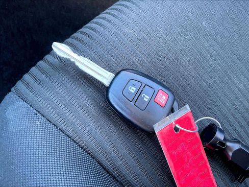 Used 2018 Toyota RAV4 LE image 13