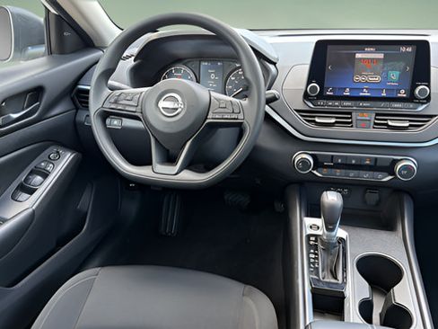 Used 2025 Nissan Altima 2.5 S FWD image 8
