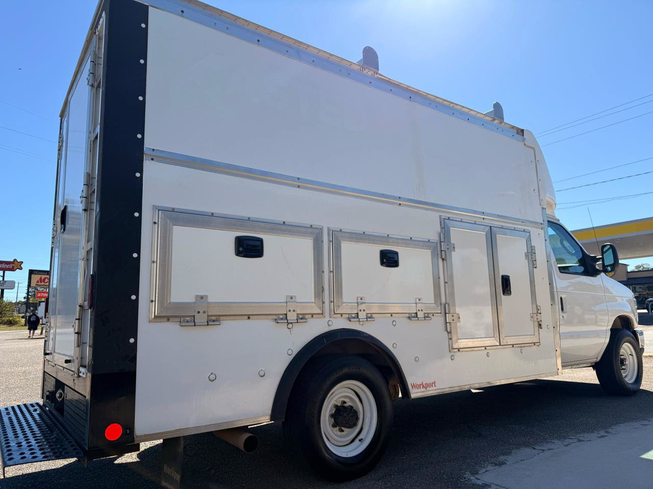Used 2022 Ford E-350 and Econoline 350 Super Duty w/ Power Windows & Locks Group RWD image 5