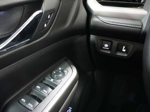 Used 2023 GMC Acadia SLT image 19