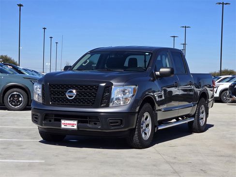 Used 2017 Nissan Titan S image 2