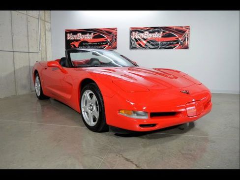 Used 1999 Chevrolet Corvette Convertible w/ Performance Handling Pkg RWD image 2