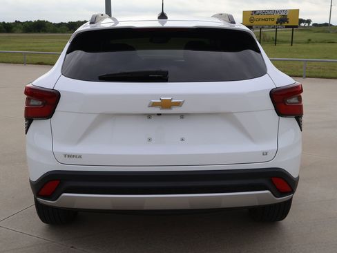 Used 2025 Chevrolet Trax LT w/ LT Convenience Package FWD image 7