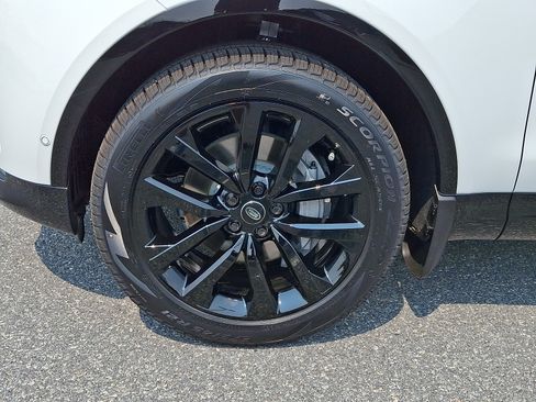 New 2026 Land Rover Discovery Dynamic SE AWD/4WD image 7