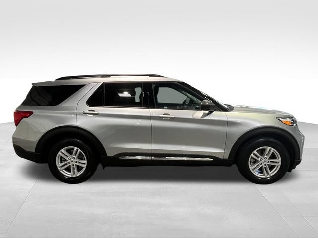 Used 2024 Ford Explorer XLT RWD image 8