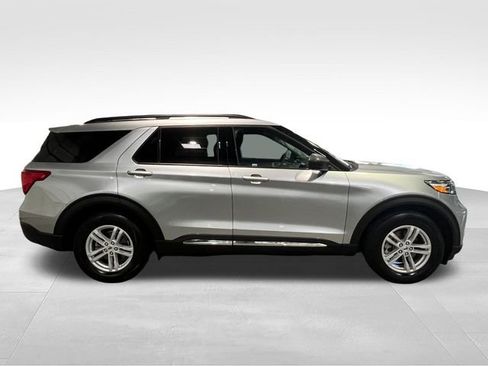 Used 2024 Ford Explorer XLT RWD image 8