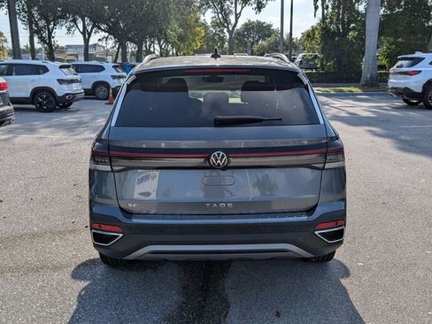 Used 2025 Volkswagen Taos SE w/ Panoramic Sunroof Package image 7