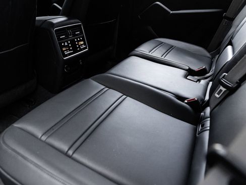 Certified 2023 Porsche Cayenne Platinum Edition AWD/4WD image 25