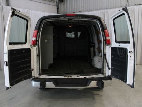 Used 2017 GMC Savana 2500 RWD image 38