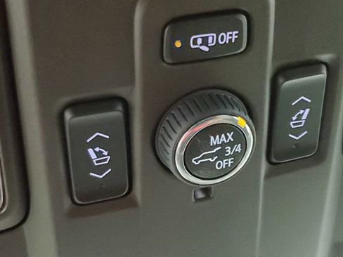 Used 2024 Chevrolet Tahoe LT w/ Luxury Package image 18