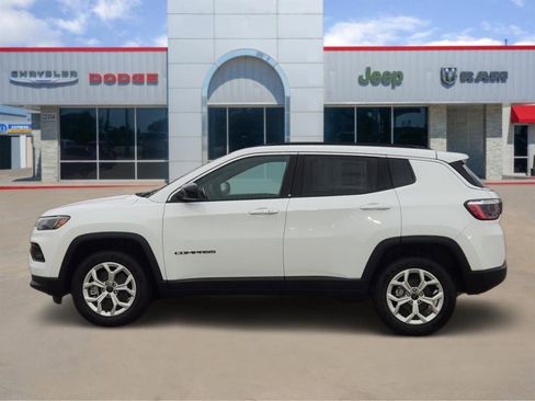 New 2026 Jeep Compass Latitude image 3