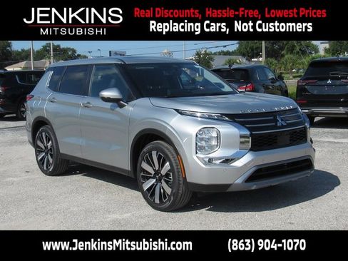 New 2025 Mitsubishi Outlander SE image 1