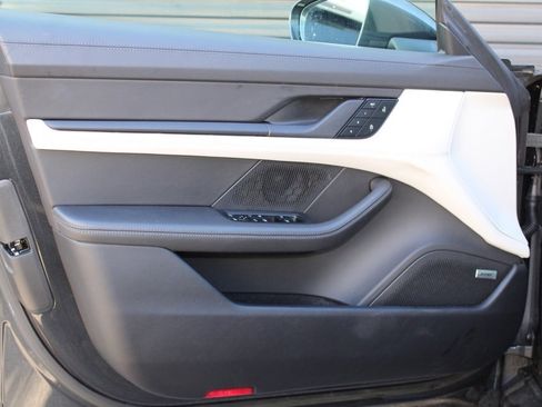 Used 2023 Porsche Taycan image 15