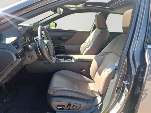 Used 2025 Lexus ES 300h w/ Premium Package FWD image 15