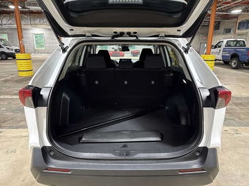 Used 2023 Toyota RAV4 LE AWD/4WD image 11