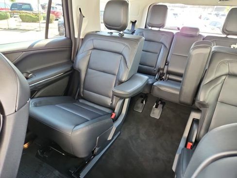 New 2025 Lincoln Navigator Reserve image 14