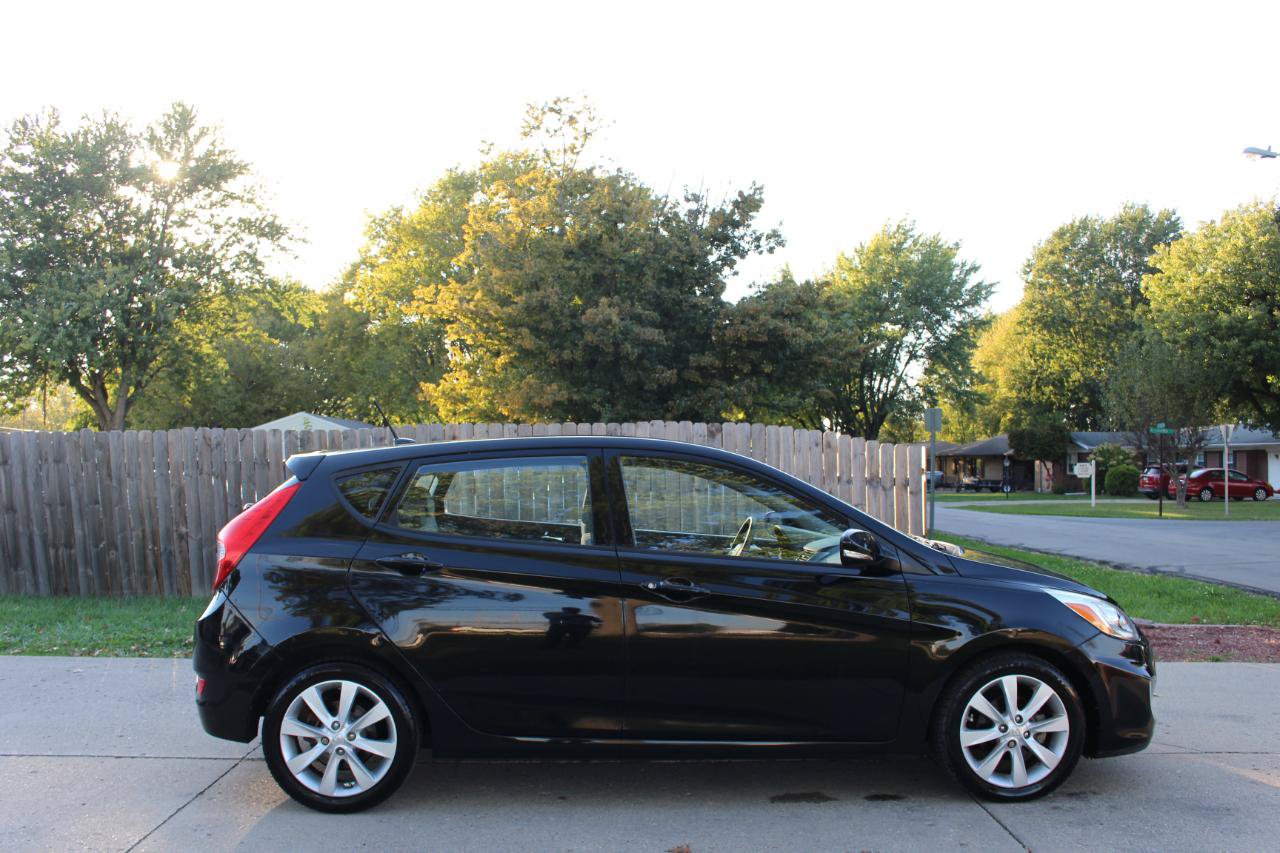 Used 2014 Hyundai Accent SE FWD image 11