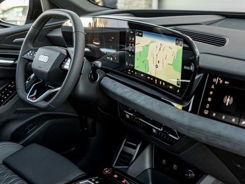 New 2025 Audi SQ6 e-tron Prestige image 32