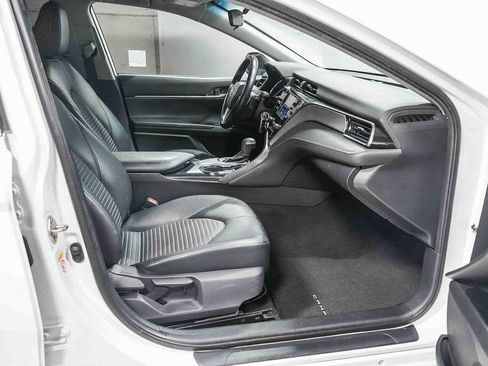 Used 2019 Toyota Camry SE image 18