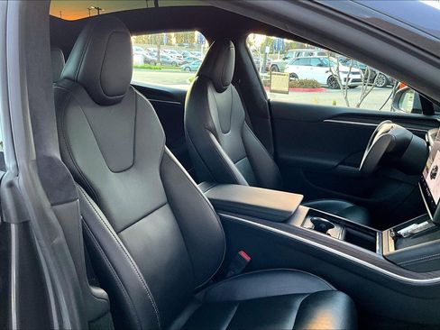Used 2021 Tesla Model S Plaid image 7
